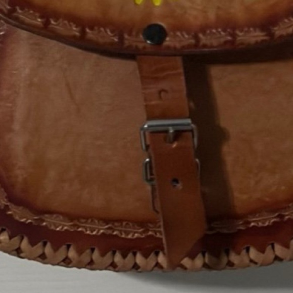 VINTAGE 70’s BROWN LEATHER HAND TOOLED FLOWER AZTEC CROSSBODY PURSE - Picture 6 of 6